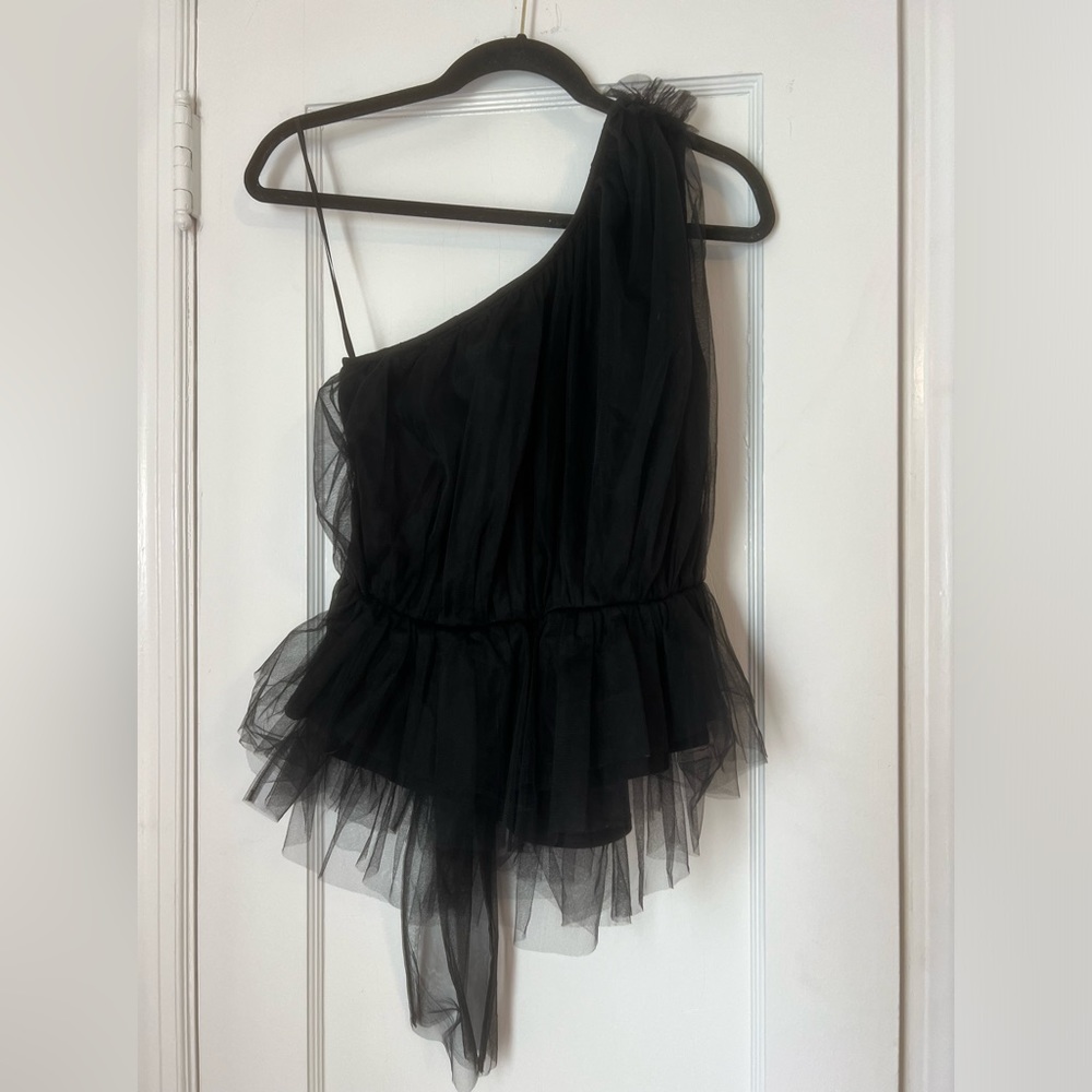 Off the shoulder tool, sexy top zips on the side